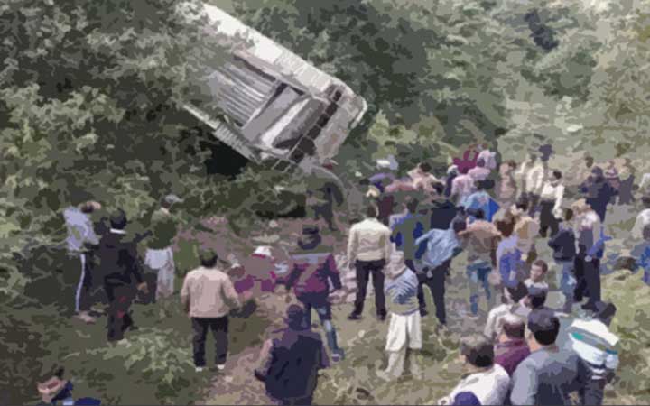 কাশ্মিরে ভয়াবহ সড়ক দুর্ঘটনায় কমপক্ষে ৯ জনের প্রাণহানি